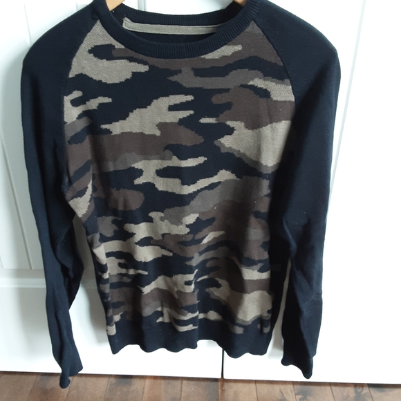 Sweater - Picture 1 of 4